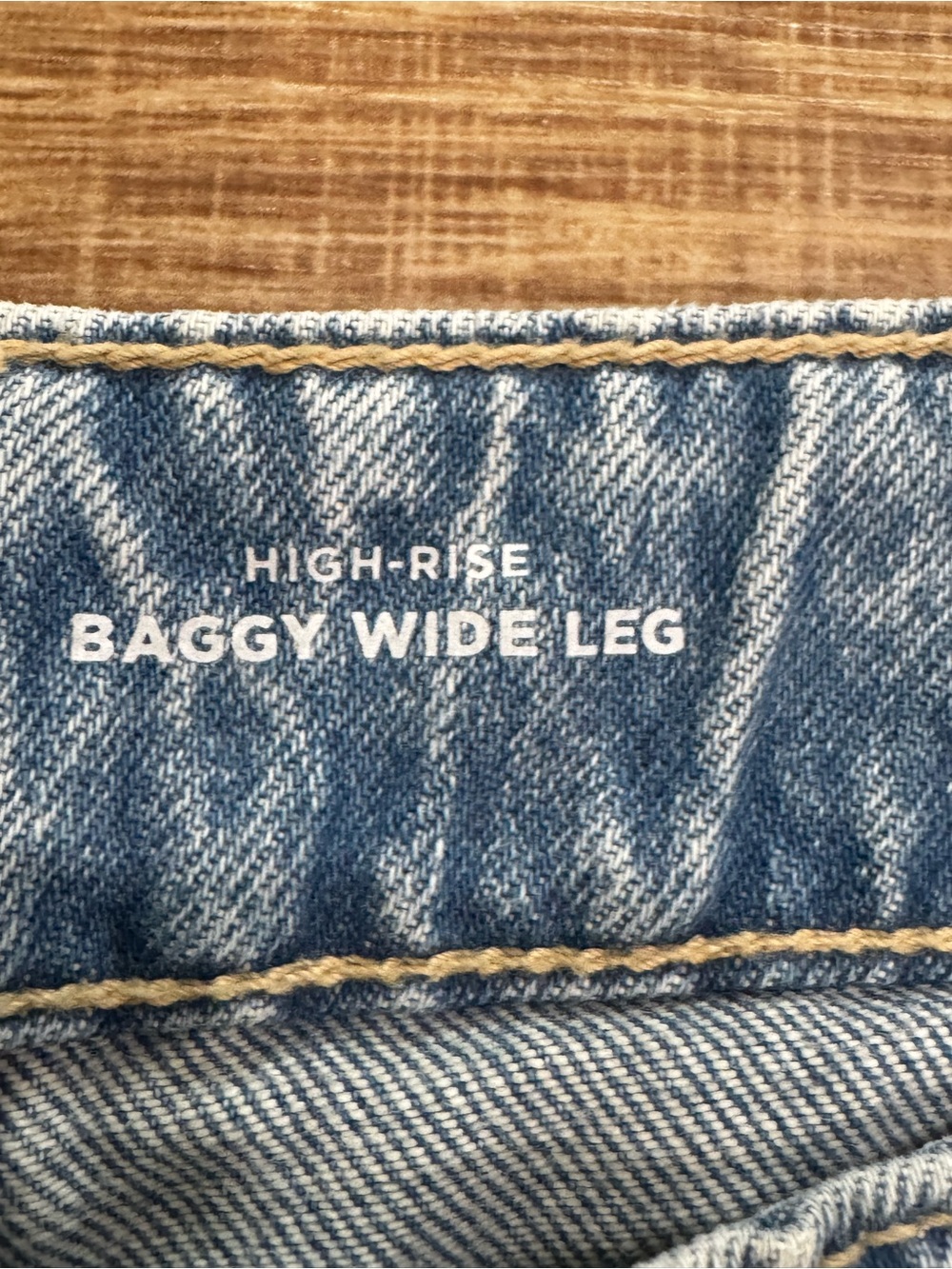 Old Navy High Rise Baggy Wide Leg Jeans Drapey Denim Medium Wash Size 8 - Picture 6 of 7